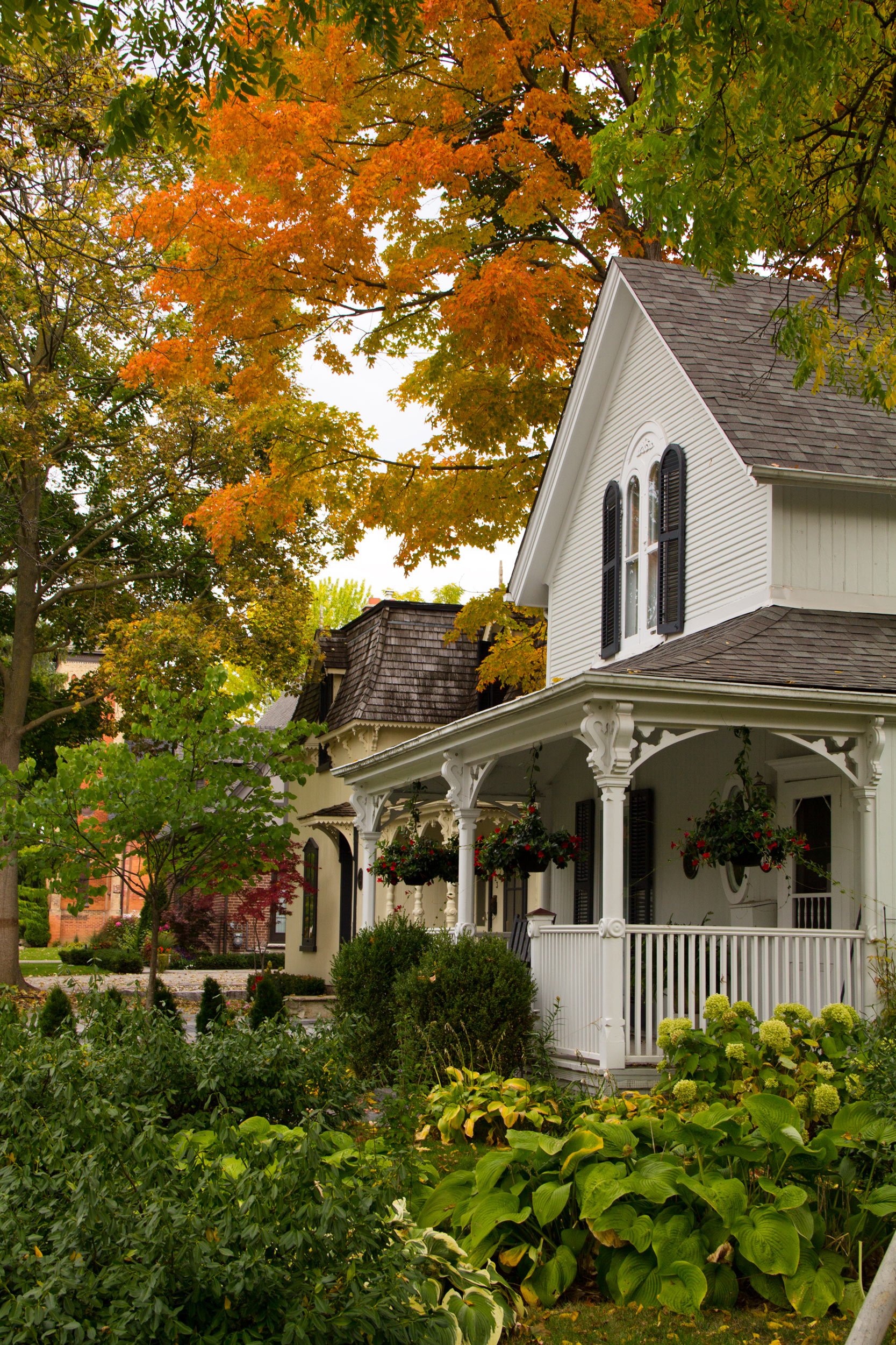 12 Adorable Real Life Towns like Stars Hollow